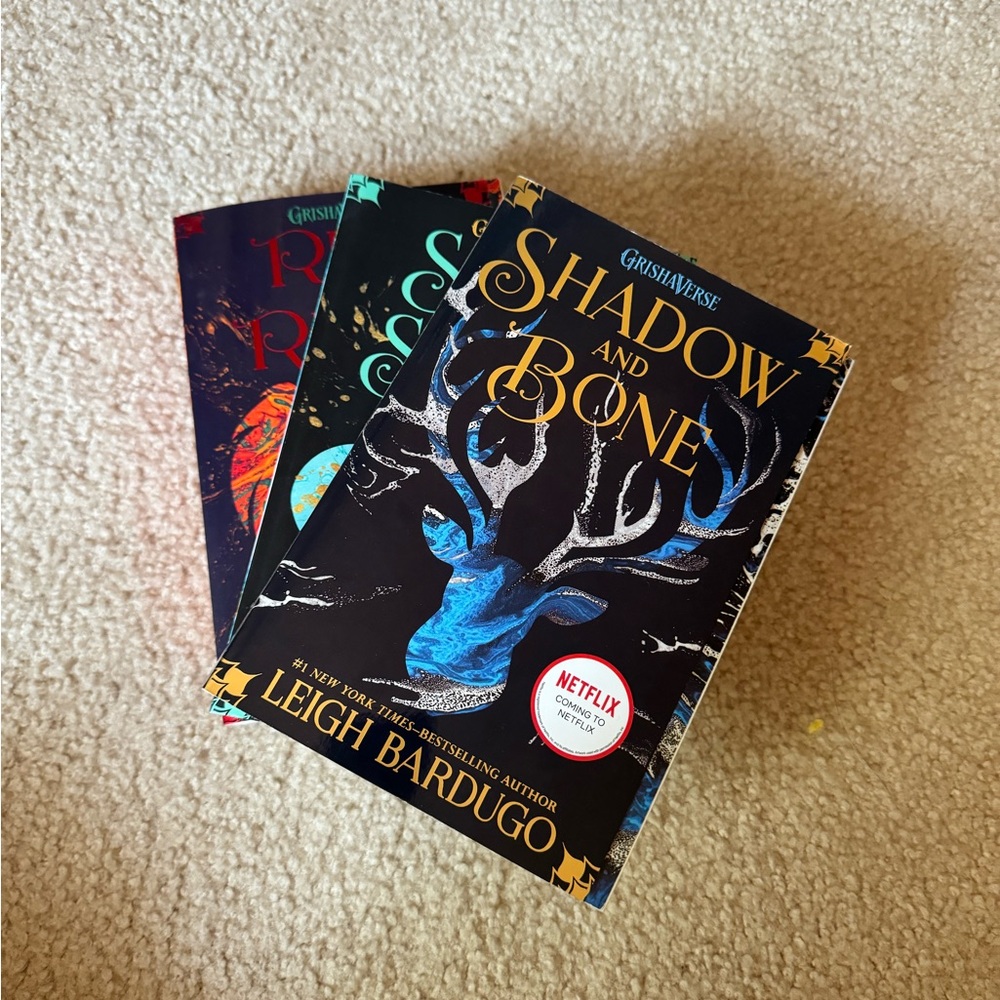 Shadow and Bone Trilogy books (all 3!!)